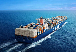 Charterové sazby za přepravu kontejnerovou lodí nadále klesají