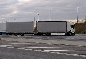 Nákladním vozidlům ve Švédsku je povoleno prodloužit délku jízdní soupravy o 9 metrů